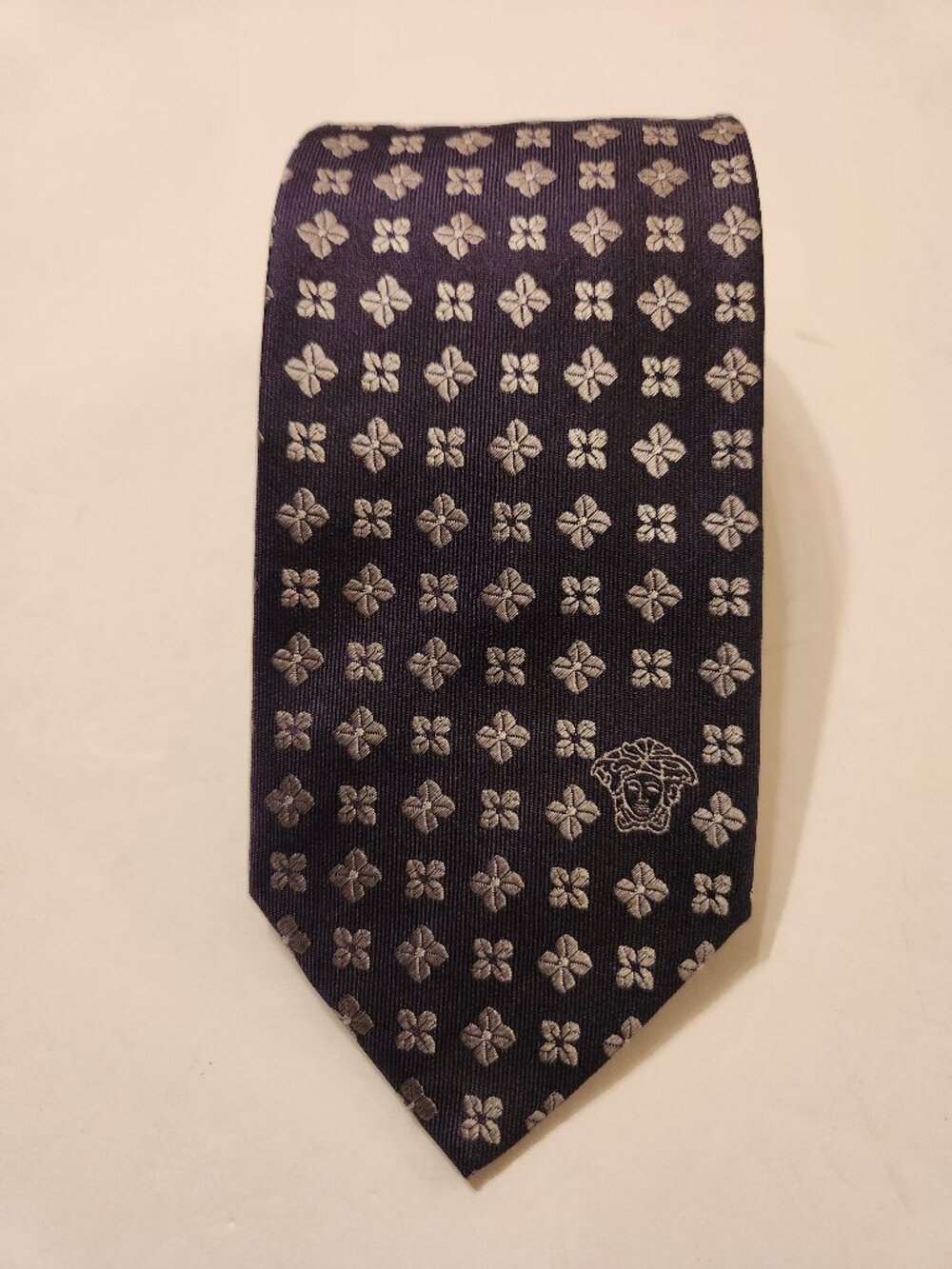 versace men's purple 100%silk tie 3 1/4" X 61 1/4"  made in Italy
